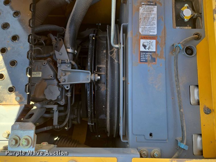 image for item ET1465 2015 John Deere 245G LC excavator