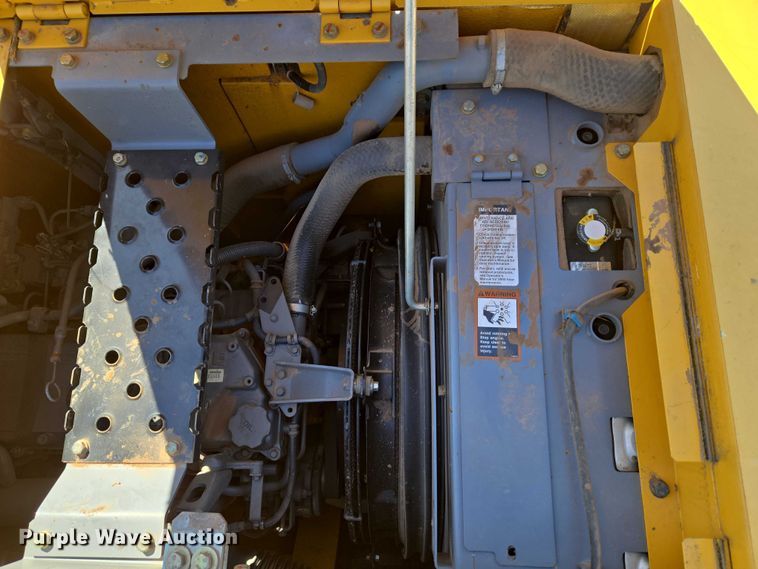 image for item ET1465 2015 John Deere 245G LC excavator