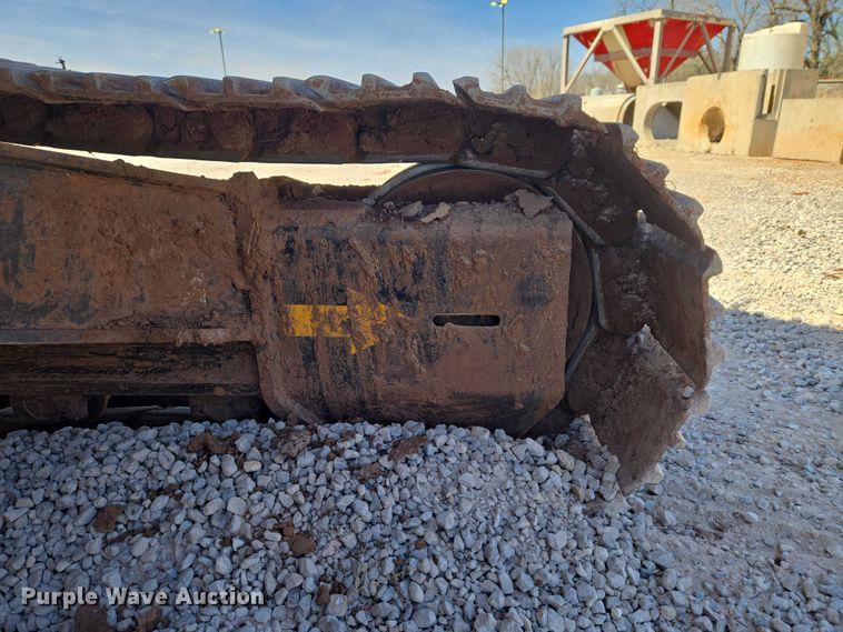 image for item ET1465 2015 John Deere 245G LC excavator