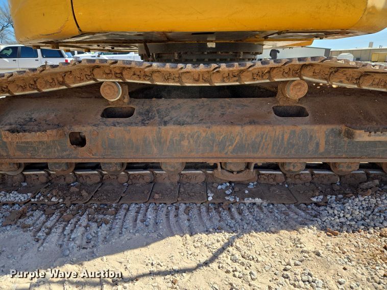 image for item ET1465 2015 John Deere 245G LC excavator