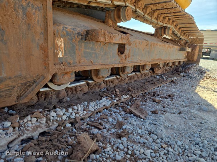 image for item ET1465 2015 John Deere 245G LC excavator