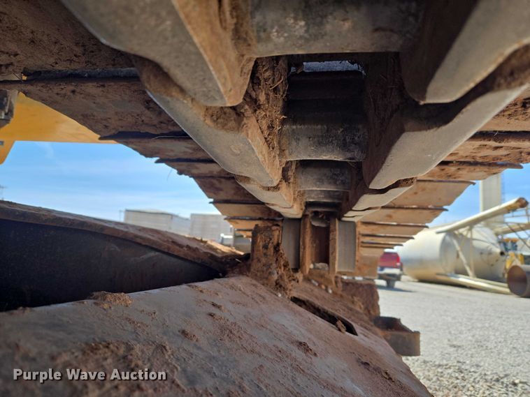 image for item ET1465 2015 John Deere 245G LC excavator