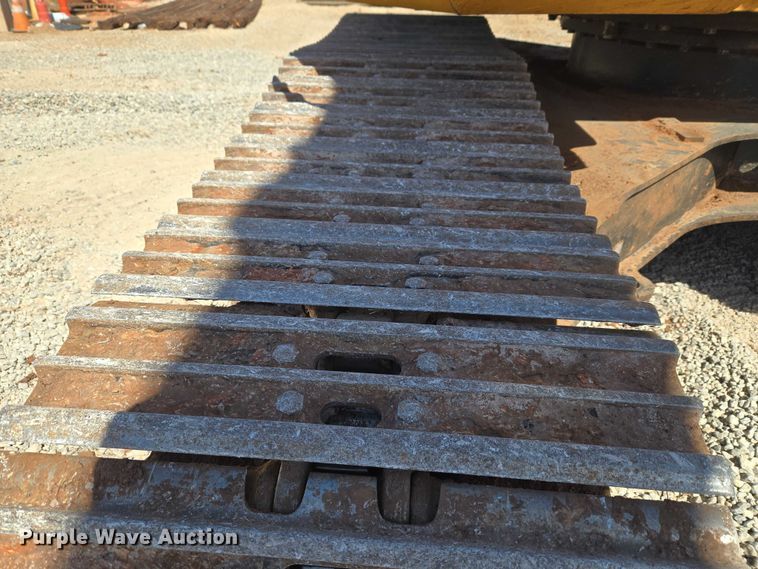 image for item ET1465 2015 John Deere 245G LC excavator