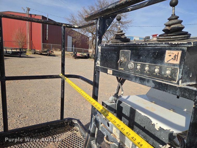 image for item ET1472 2007 Snorkel TB-42CU boom lift