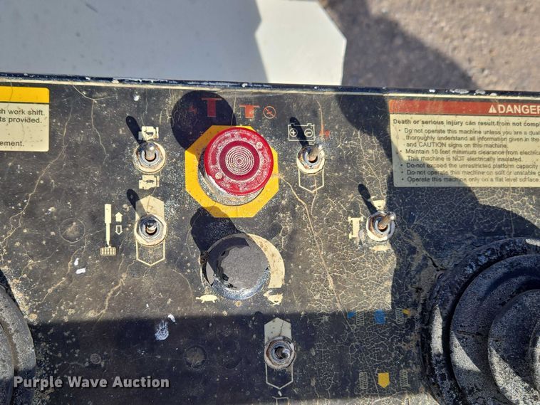 image for item ET1472 2007 Snorkel TB-42CU boom lift