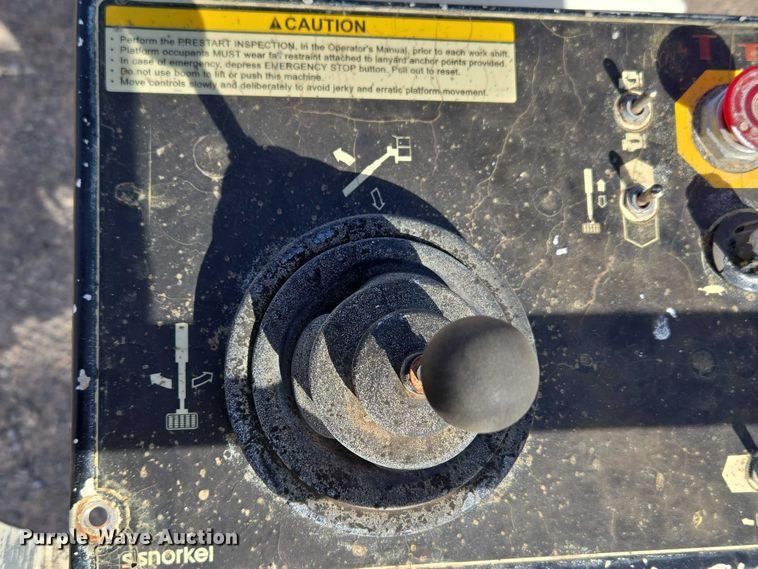 image for item ET1472 2007 Snorkel TB-42CU boom lift