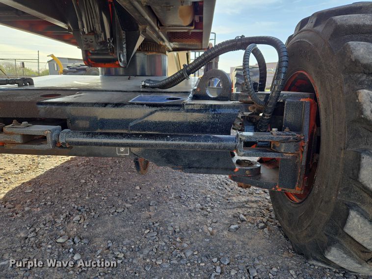 image for item ET1472 2007 Snorkel TB-42CU boom lift