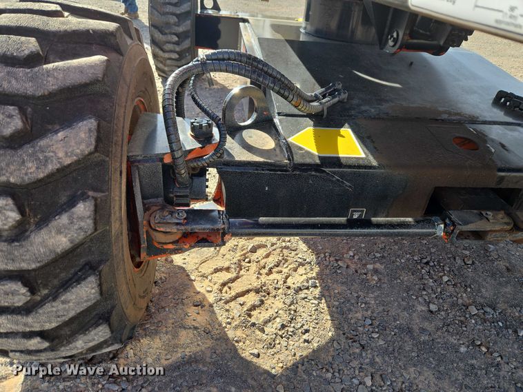 image for item ET1472 2007 Snorkel TB-42CU boom lift