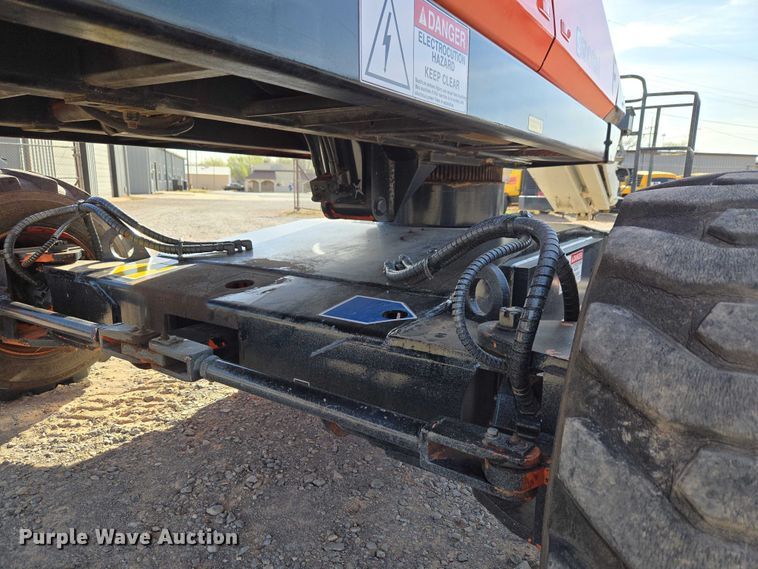 image for item ET1472 2007 Snorkel TB-42CU boom lift