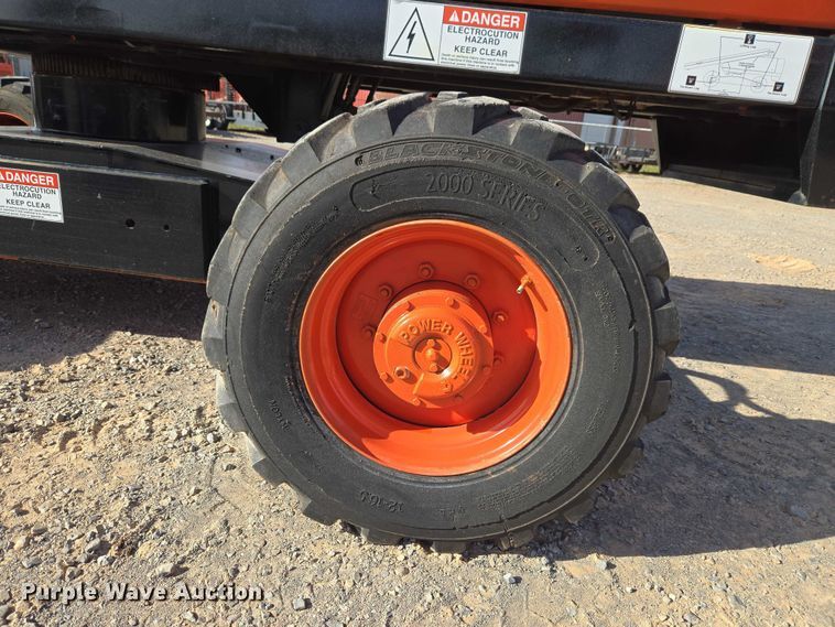 image for item ET1472 2007 Snorkel TB-42CU boom lift