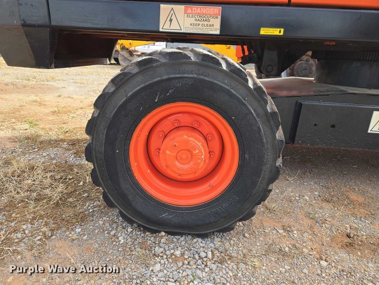 image for item ET1475 2006 Snorkel TR-42CU boom lift