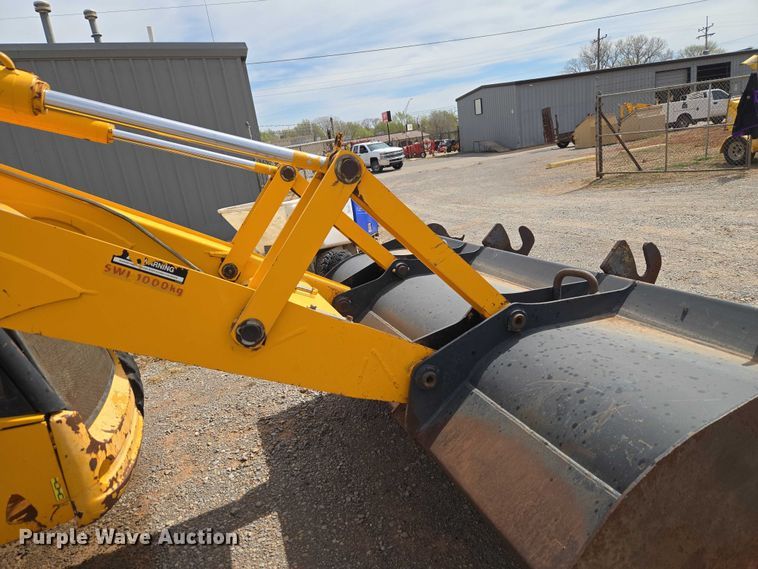 image for item ET1477 2006 JCB 3CX backhoe