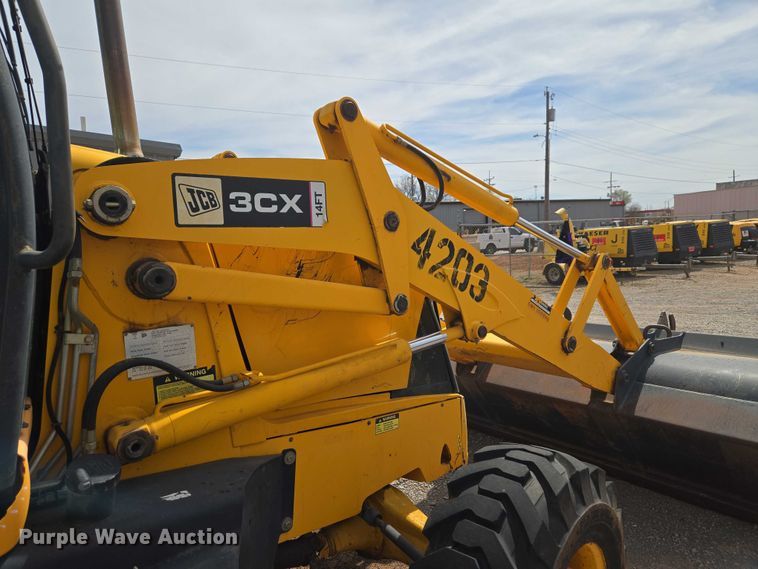 image for item ET1477 2006 JCB 3CX backhoe