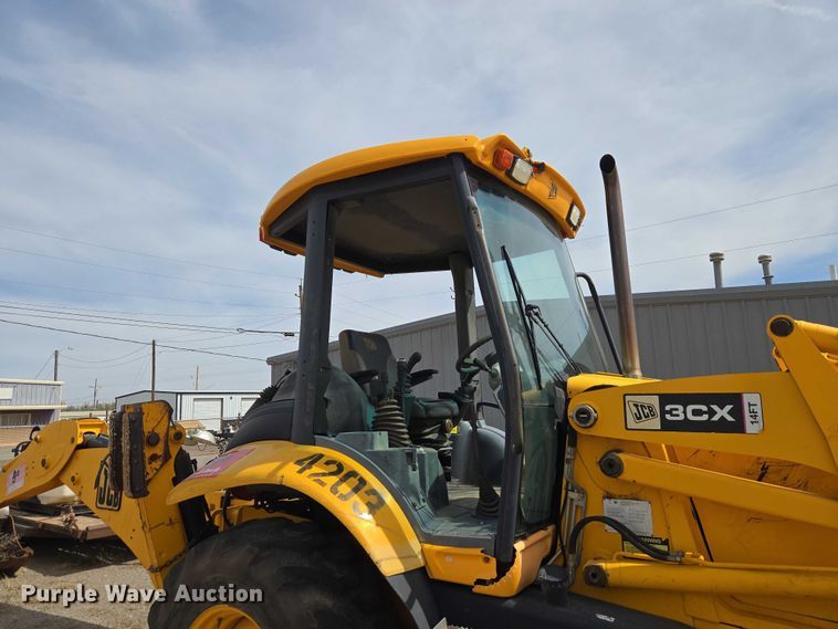 image for item ET1477 2006 JCB 3CX backhoe