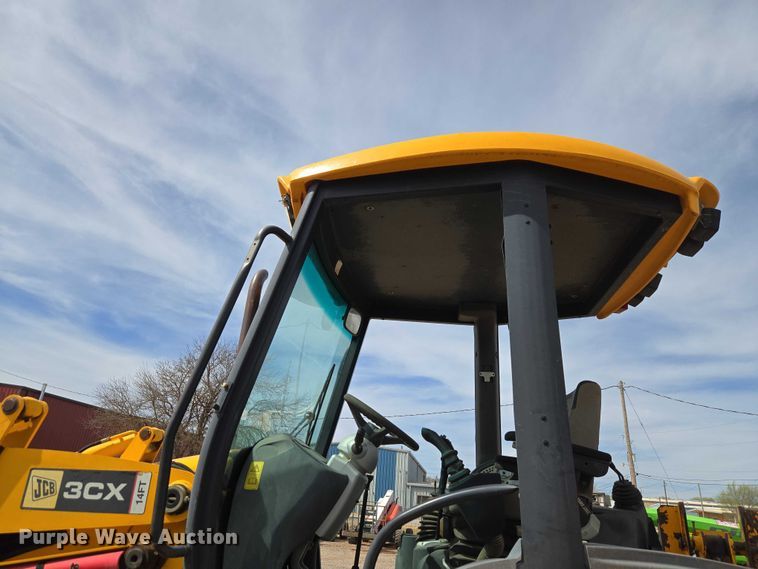 image for item ET1477 2006 JCB 3CX backhoe