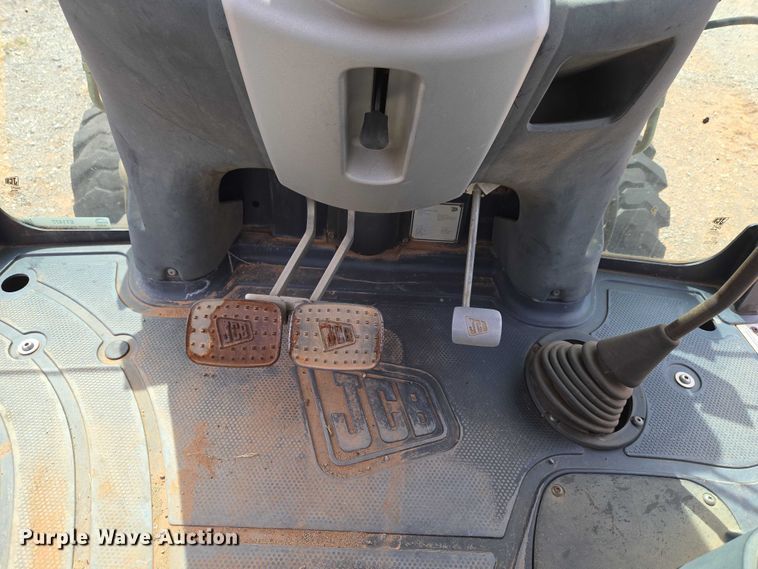 image for item ET1477 2006 JCB 3CX backhoe