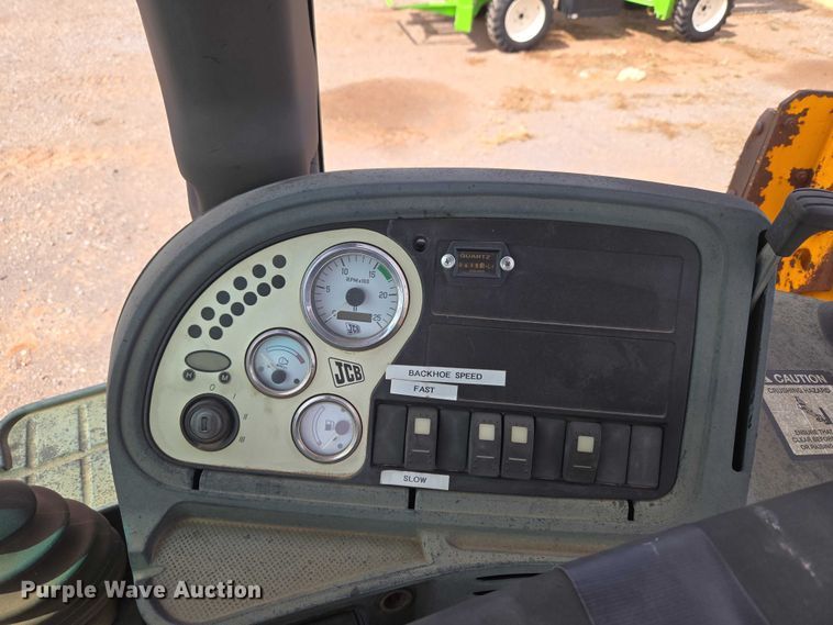 image for item ET1477 2006 JCB 3CX backhoe