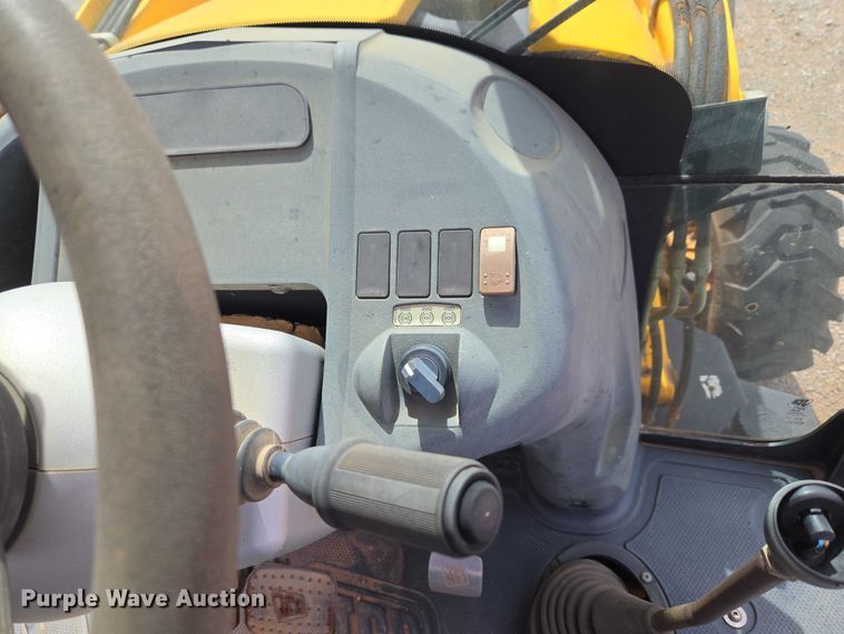 image for item ET1477 2006 JCB 3CX backhoe