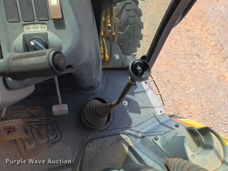 image for item ET1477 2006 JCB 3CX backhoe