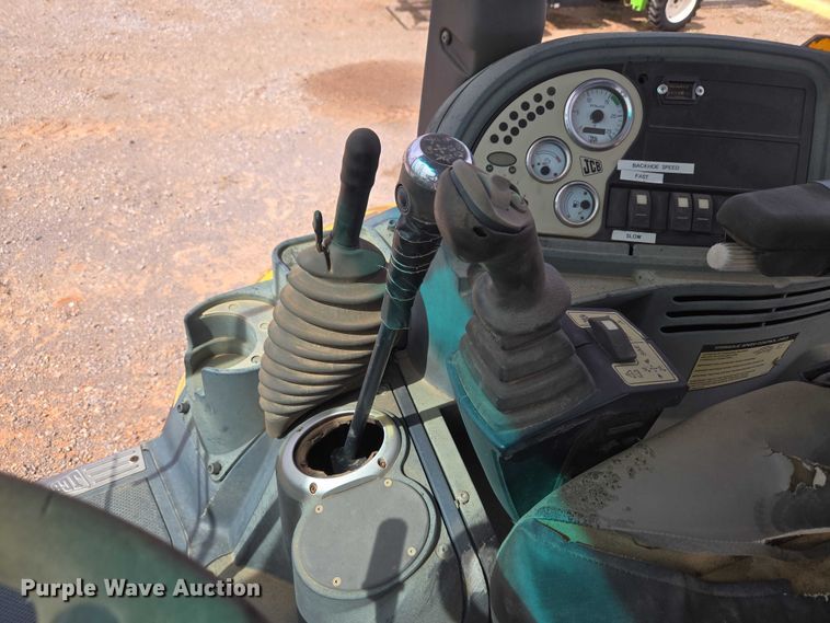 image for item ET1477 2006 JCB 3CX backhoe