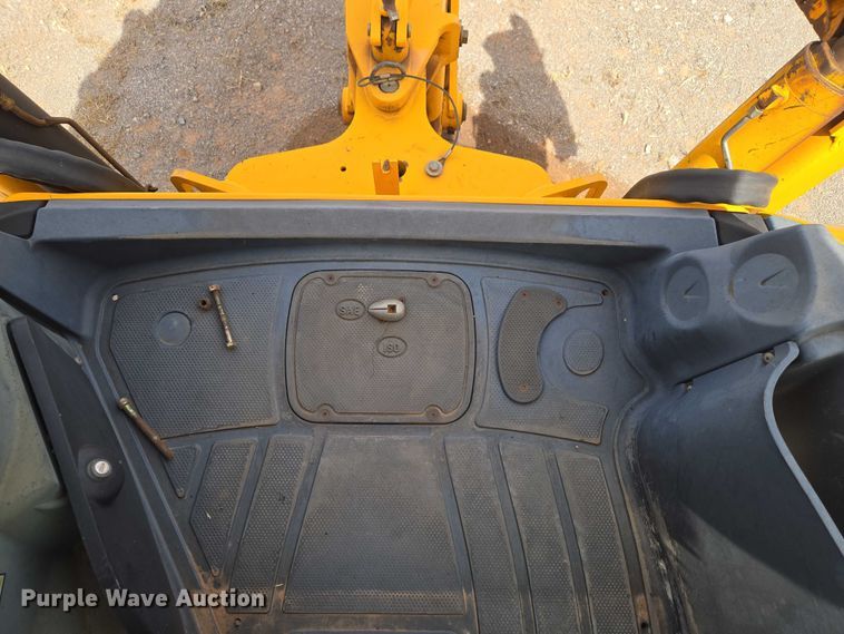 image for item ET1477 2006 JCB 3CX backhoe