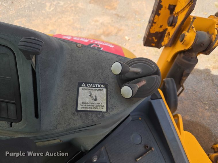 image for item ET1477 2006 JCB 3CX backhoe