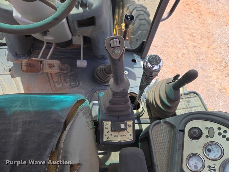 image for item ET1477 2006 JCB 3CX backhoe