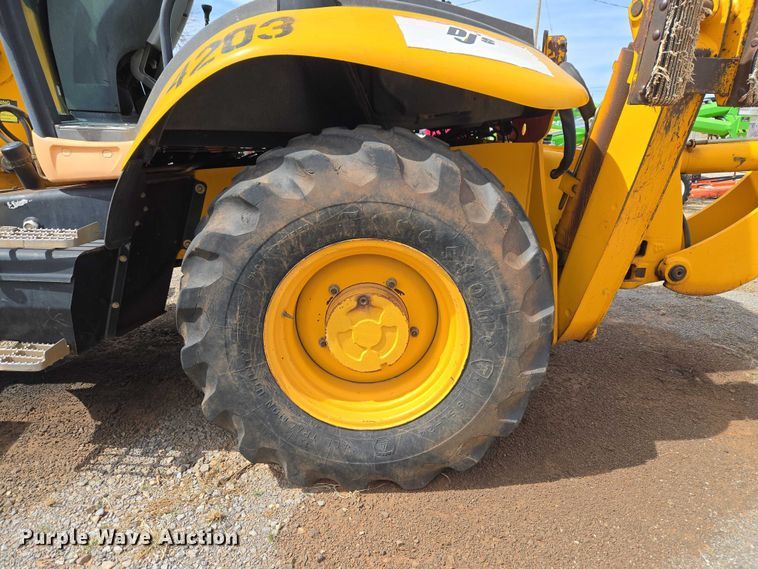 image for item ET1477 2006 JCB 3CX backhoe