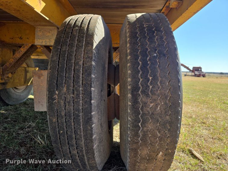 image for item ET1494 1978 Wisconsin Trailer CO. SD-12 tilt deck equipment trailer