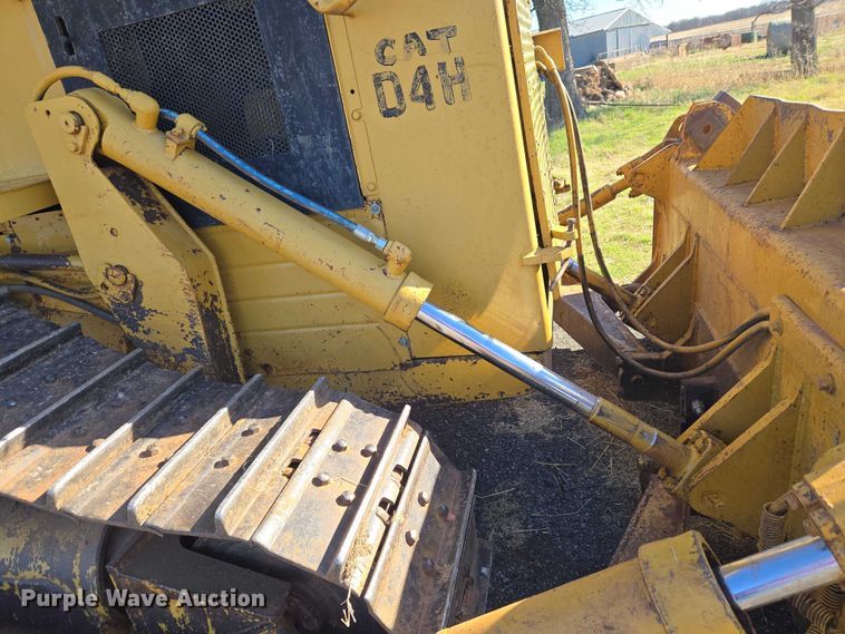image for item ET1496 Caterpillar D4H dozer