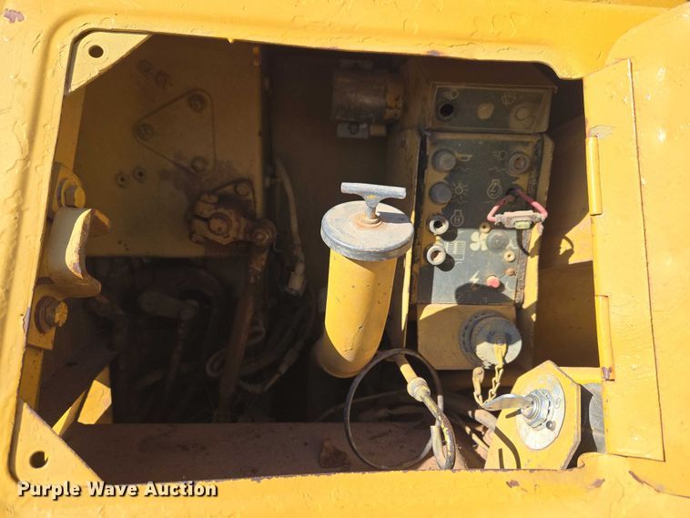 image for item ET1496 Caterpillar D4H dozer