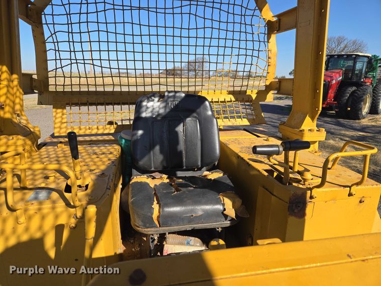 image for item ET1496 Caterpillar D4H dozer