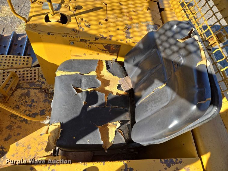 image for item ET1496 Caterpillar D4H dozer