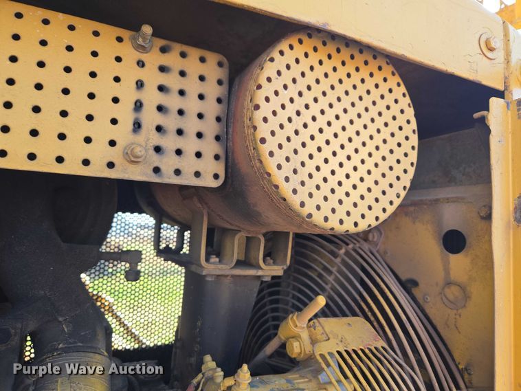 image for item ET1496 Caterpillar D4H dozer