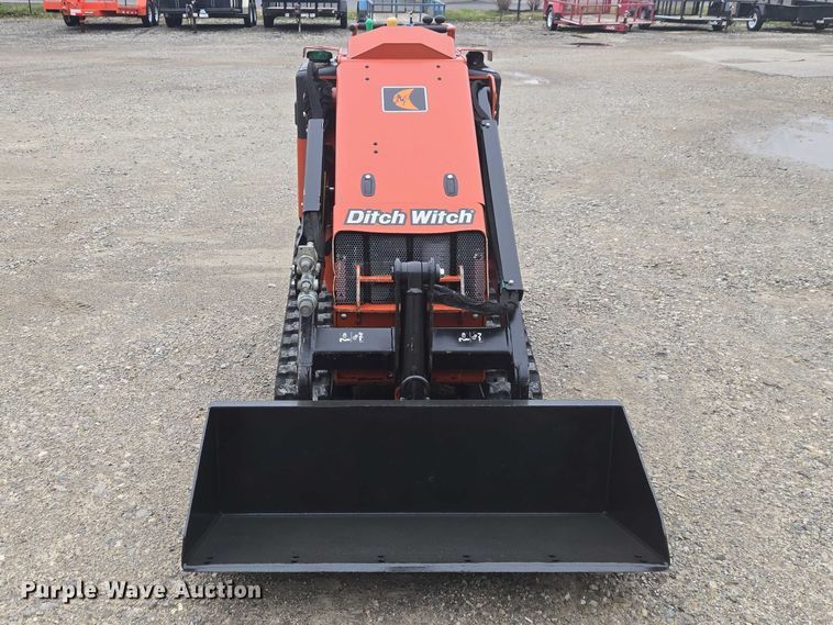 image for item ET1498 2022 Ditch Witch SK600 compact utility loader