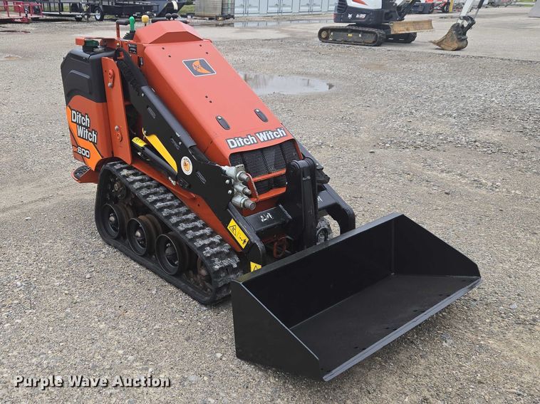 image for item ET1498 2022 Ditch Witch SK600 compact utility loader