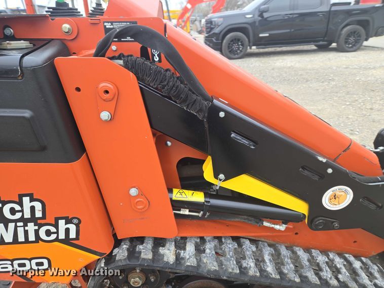 image for item ET1498 2022 Ditch Witch SK600 compact utility loader