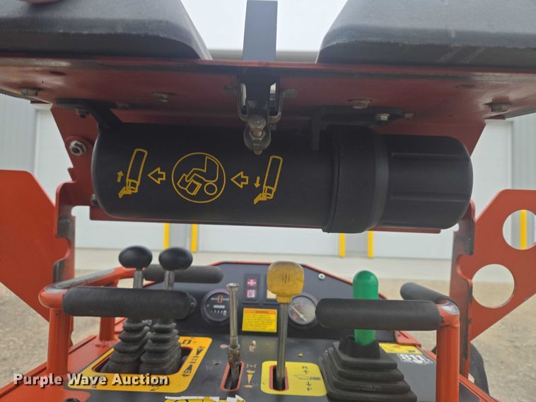 image for item ET1498 2022 Ditch Witch SK600 compact utility loader