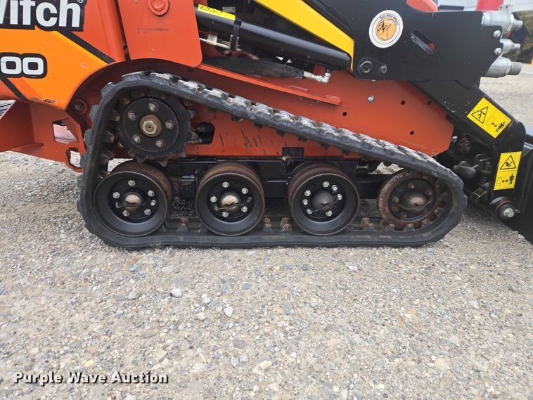 image for item ET1498 2022 Ditch Witch SK600 compact utility loader