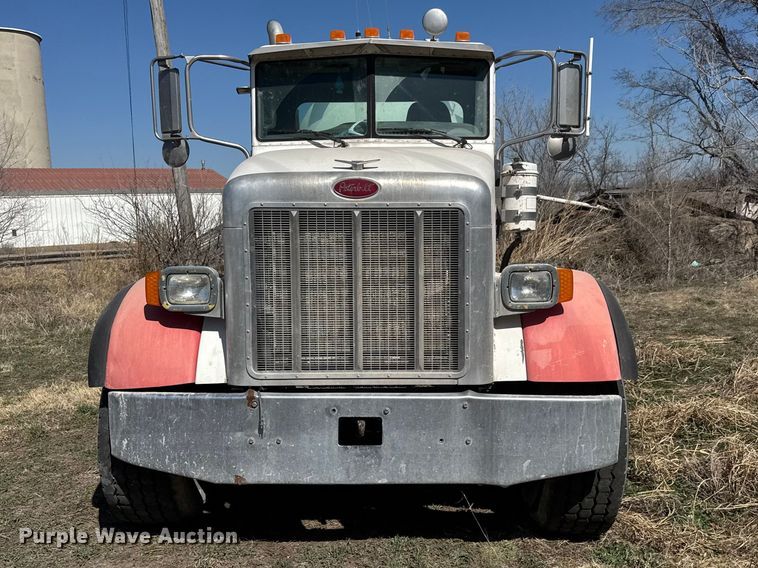 image for item ET1681 2007 Peterbilt 357 ready mix truck