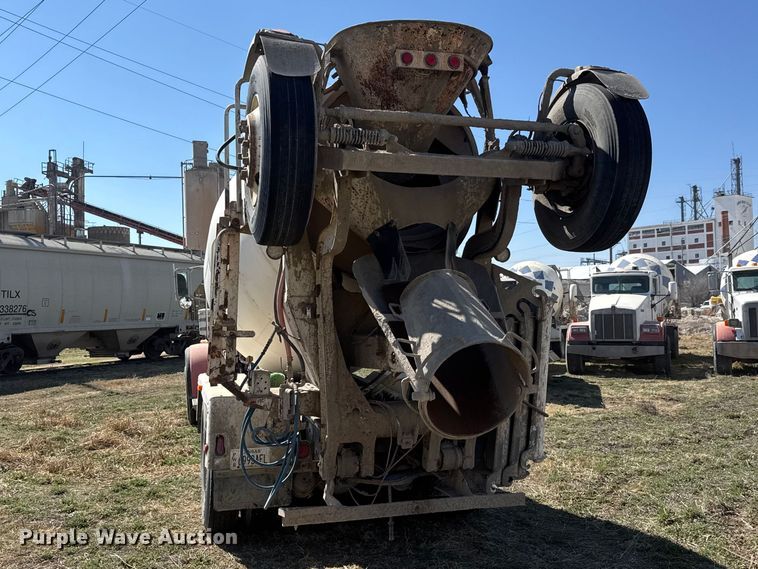 image for item ET1681 2007 Peterbilt 357 ready mix truck