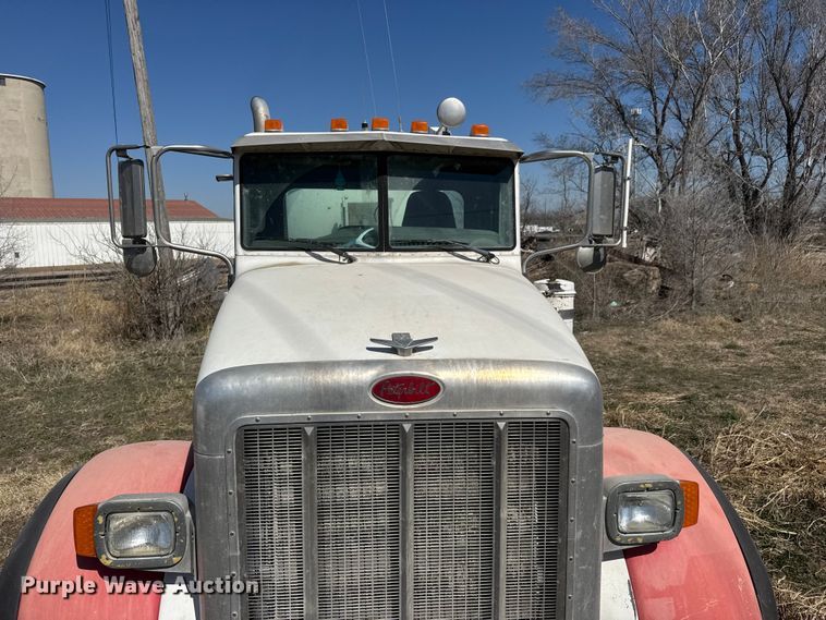 image for item ET1681 2007 Peterbilt 357 ready mix truck