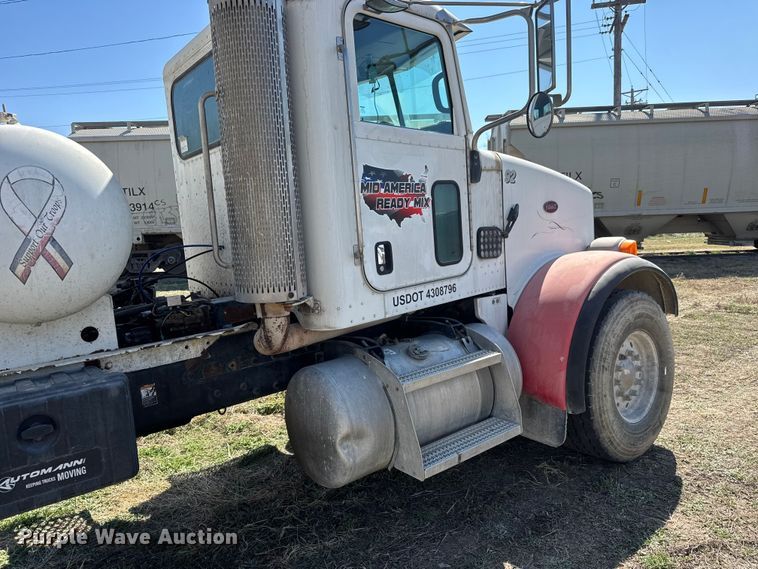 image for item ET1681 2007 Peterbilt 357 ready mix truck