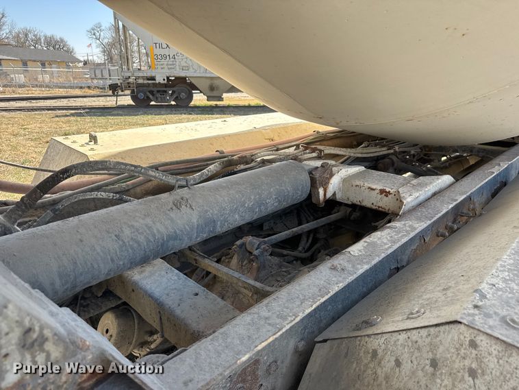 image for item ET1681 2007 Peterbilt 357 ready mix truck