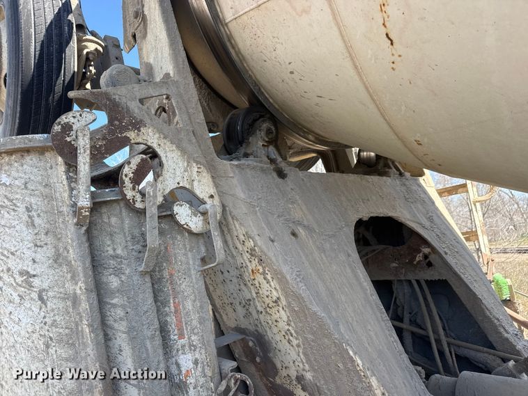 image for item ET1681 2007 Peterbilt 357 ready mix truck