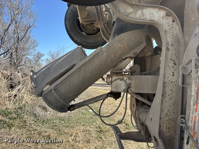 image for item ET1681 2007 Peterbilt 357 ready mix truck