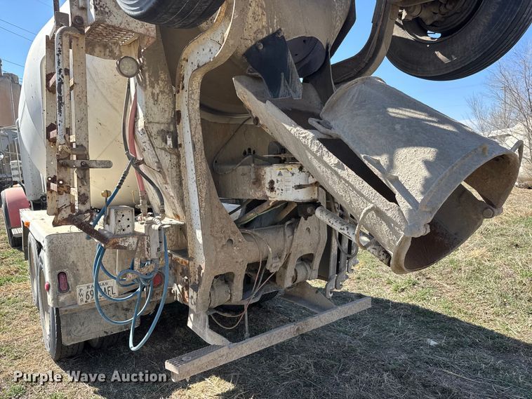 image for item ET1681 2007 Peterbilt 357 ready mix truck