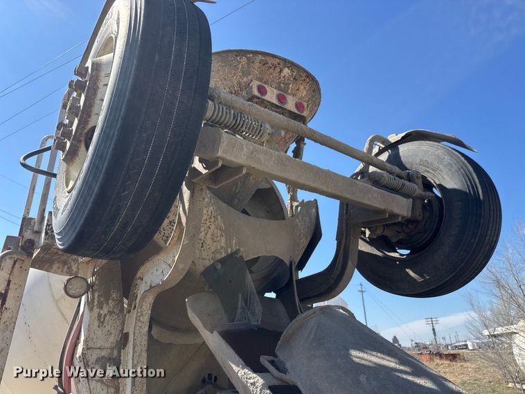 image for item ET1681 2007 Peterbilt 357 ready mix truck