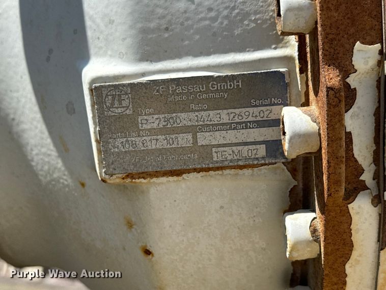 image for item ET1681 2007 Peterbilt 357 ready mix truck