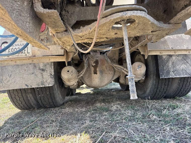 image for item ET1681 2007 Peterbilt 357 ready mix truck